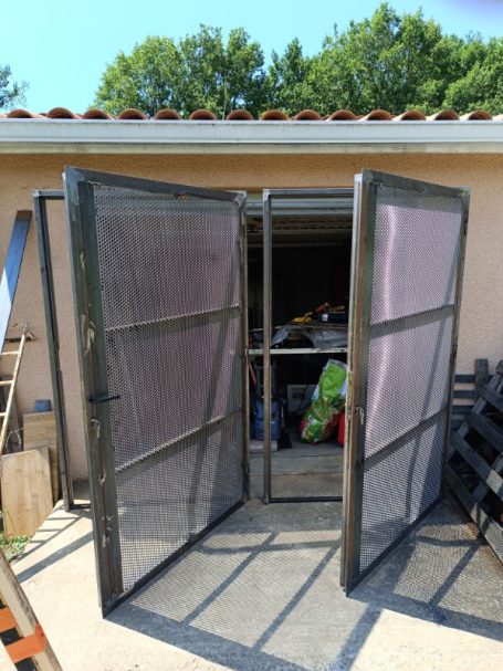 Fabrication porte acier et tôle perforée 