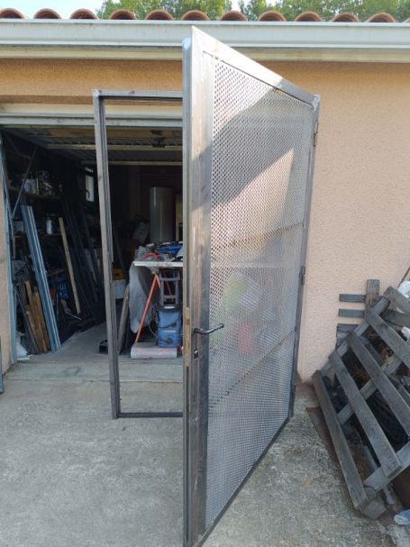 Fabrication porte acier et tôle perforée 