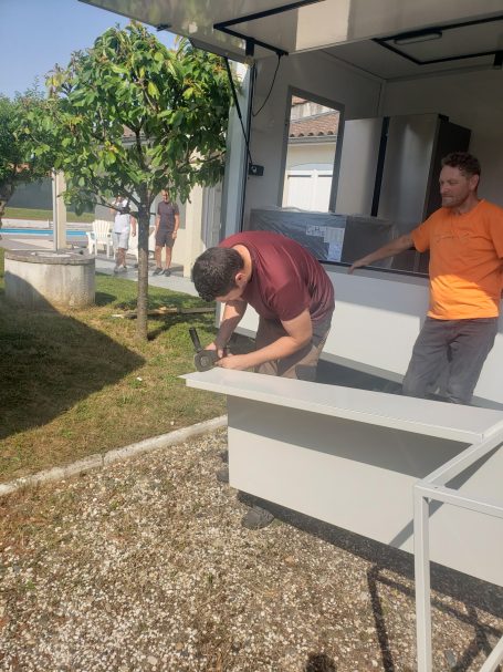 Fabrication et pose de comptoir pour food truck 